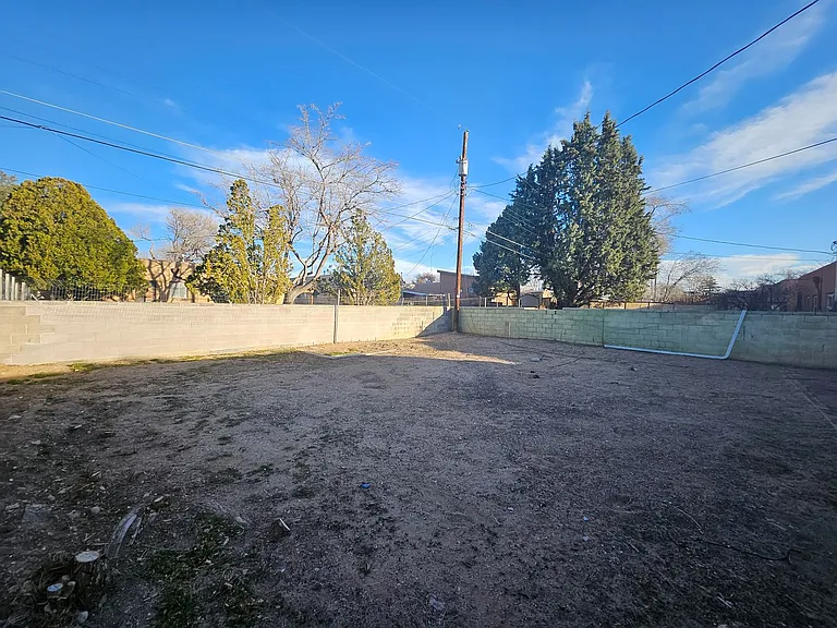 1216 Columbia Dr NE — Photo 16