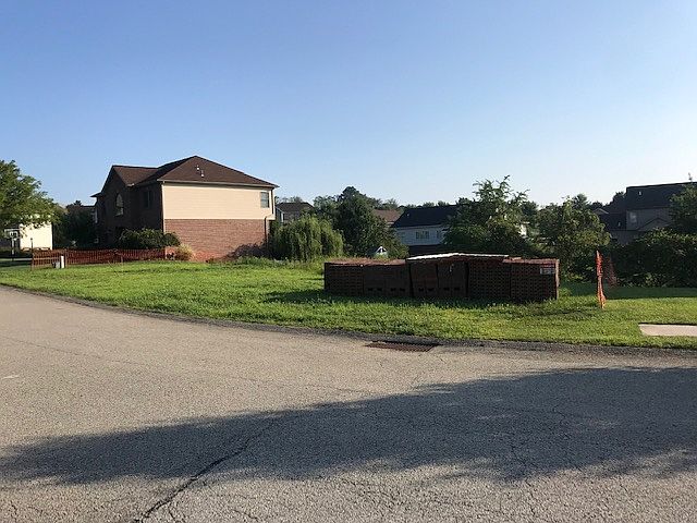 2nd image of 208 Woodcrest Dr