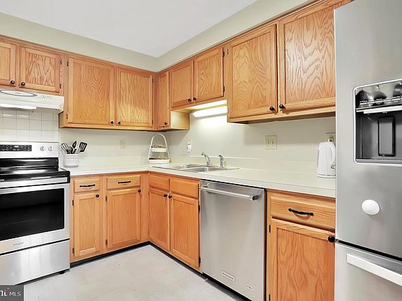 3rd image of 105 Smithfield Ct