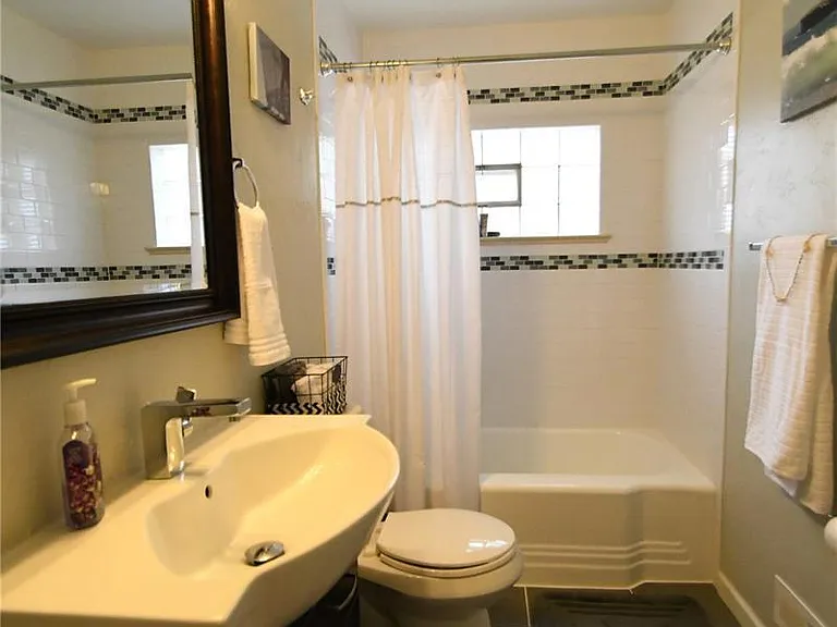 1070 Lansing St — Photo 11