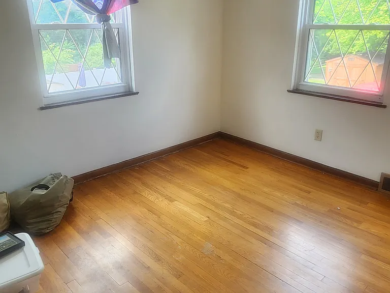 517 Clyde St — Photo 5