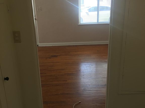 4th image of 752 1/2 S Marengo Ave
