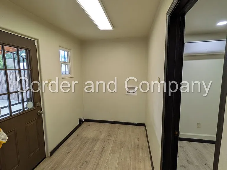 302 Valencia Dr NE — Photo 11