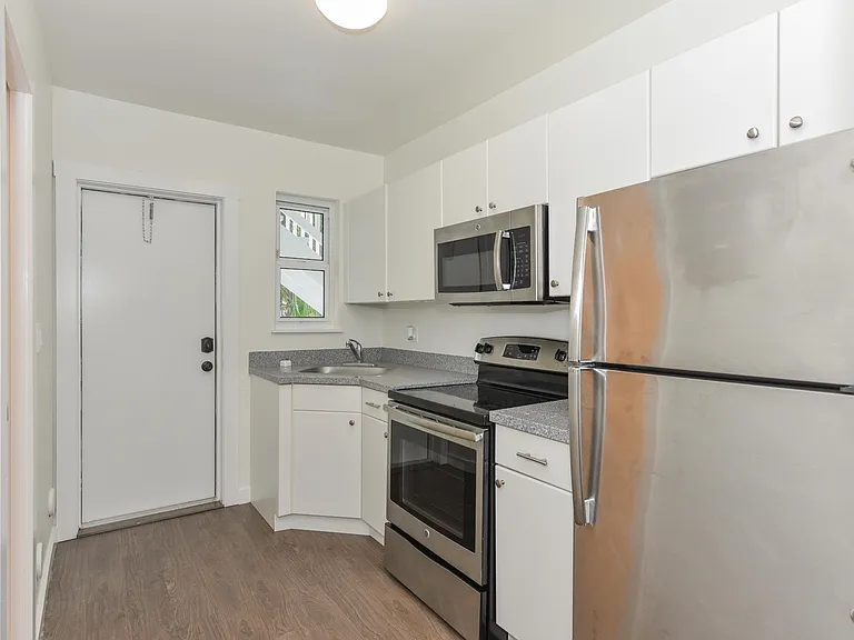 717 2nd Ave S #5 — Photo 1