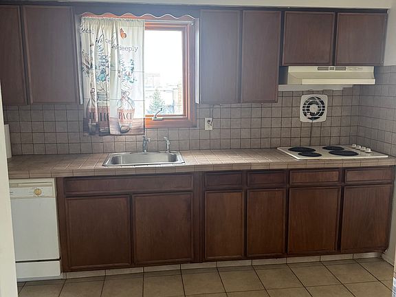 3rd image of 10 Doxsey Pl APT 2