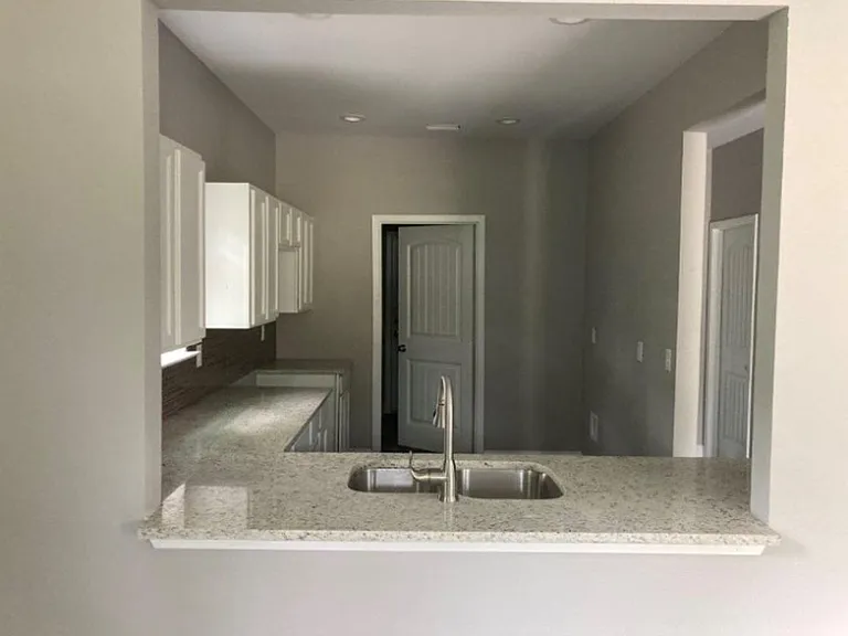 809 S Travis Ave — Photo 14