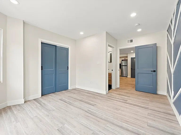 944 W Lycoming St #2 — Photo 2