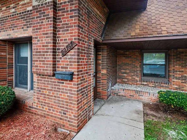 22767 Garfield St #16, Saint Clair Shores, MI 48082