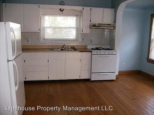 3rd image of 161 Ann St NE