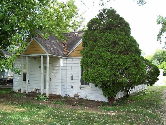 2nd image of 31 E Hawthorne Dr