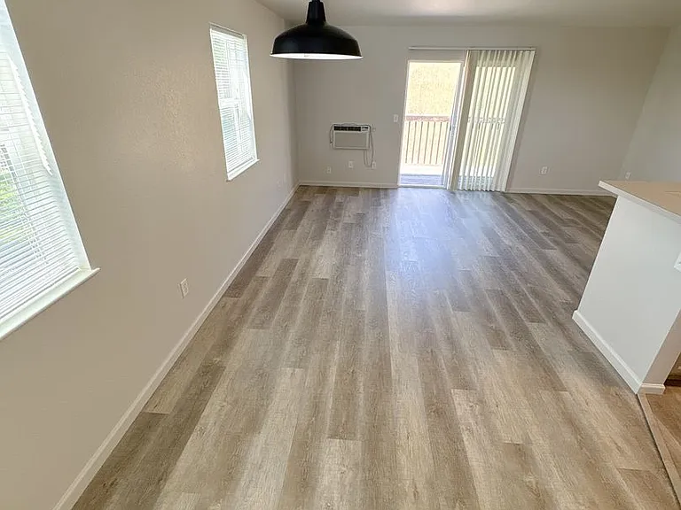 5641-5643-5645-5 N Hills Dr — Photo 3