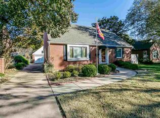 208 N Ridgewood Dr, Wichita, KS 67208