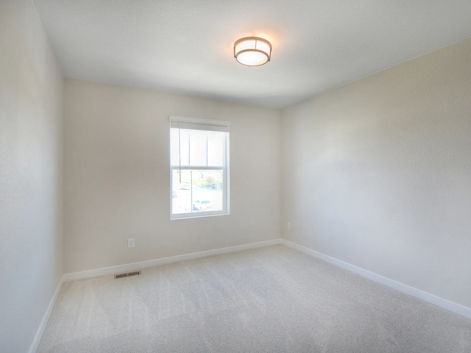3 bed, 1910 sqft, $2,650 — Photo 4