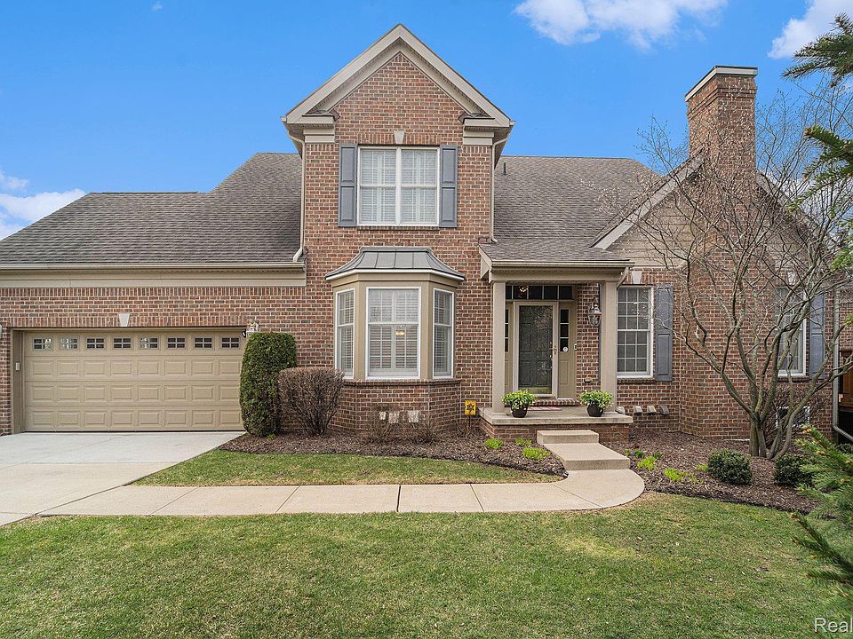 1st image of 44973 Broadmoor Cir S