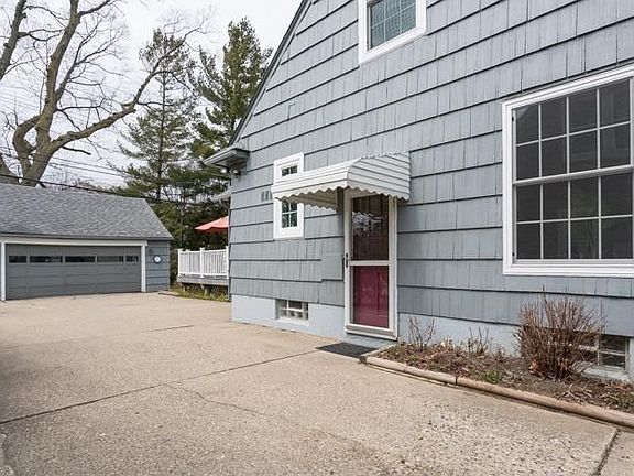 3rd image of 1001 Duncan St