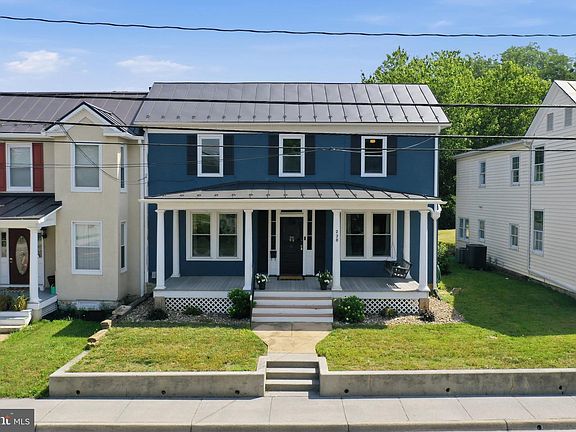 2nd image of 220 W Main St