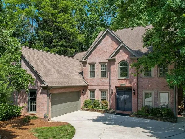 5300 Coveview Ct, Greensboro, NC 27407