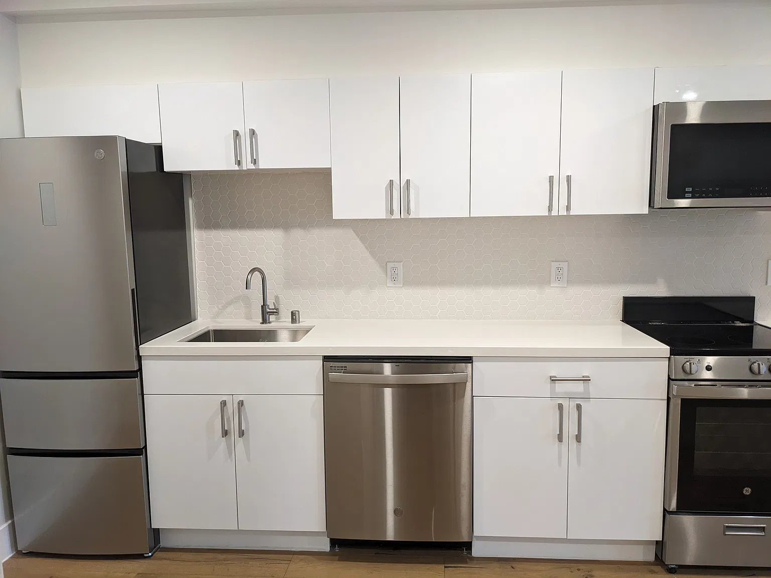 Studio, 336 sqft, $2,995 — Photo 3