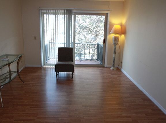 5th image of 1551 Raymond Dr APT 201