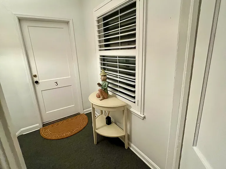 2725 Saint Johns Ave #4 — Photo 6