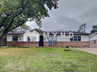 308 Huntington Dr, Euless, TX 76040