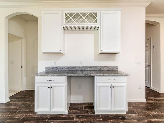 5th image of 2239 Crofton Ave