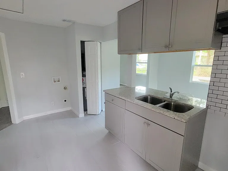 5230 Amazon Ave — Photo 2