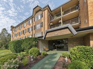 1206 S New Wilke Rd #RD204, Arlington Heights, IL 60005