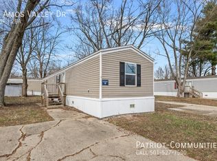 4 Amos Valley Dr, Springfield, IL 62702