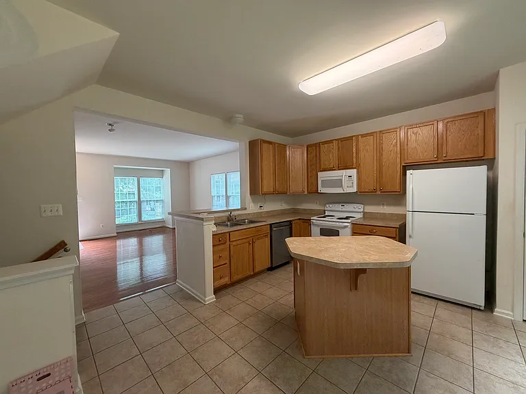 820 Rockcreek Rd — Photo 4