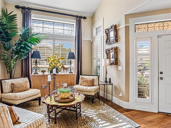 5th image of 1001 Woodcrest Court