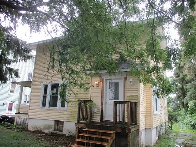 829 W Gray St photo 1
