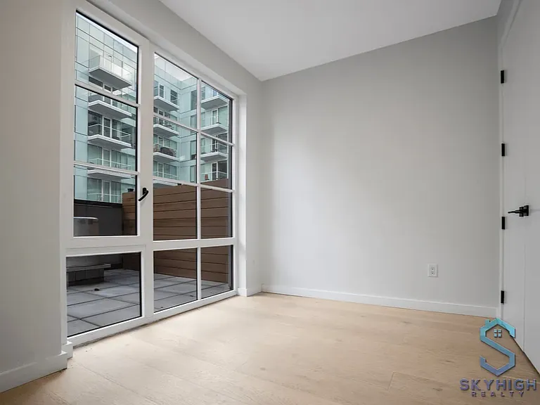 37-25 32nd St #5G — Photo 3