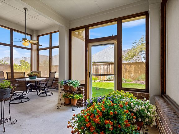 3rd image of 921 Viburnum Dr