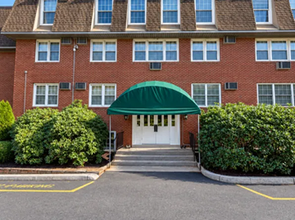 34A Padanaram Rd #208, Danbury, CT 06811