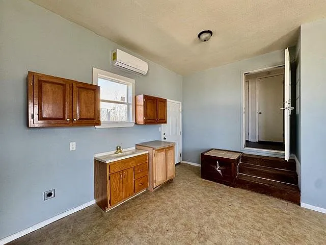 2401 W Covey Ln — Photo 23