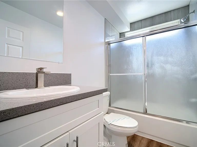 1427 S New Hampshire Ave — Photo 15