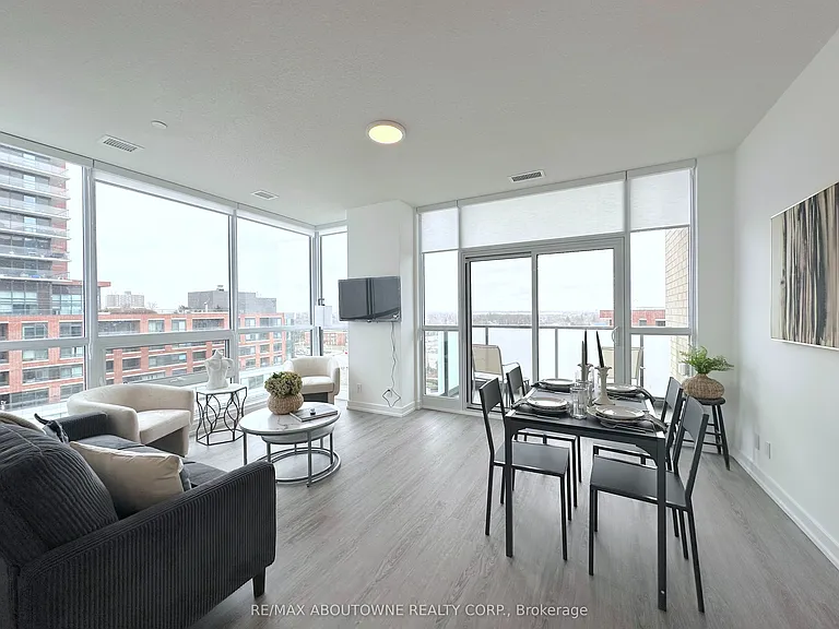 2 River Plate St #1004 — Photo 4