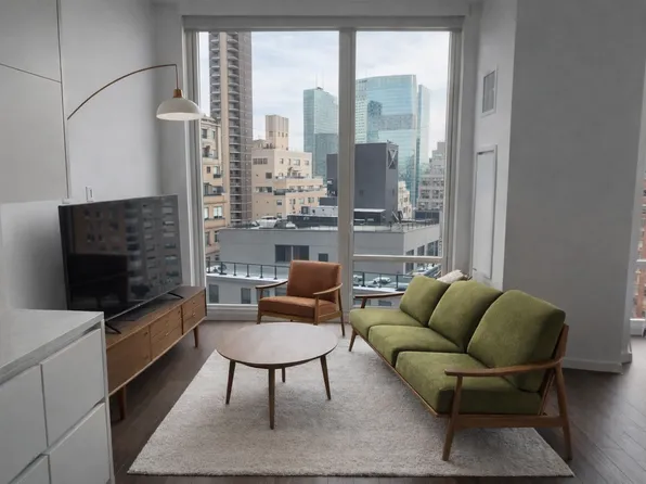 222 East 44th Street image 1 of 11