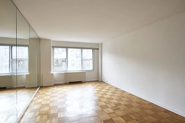 Sold by Warburg | media 2