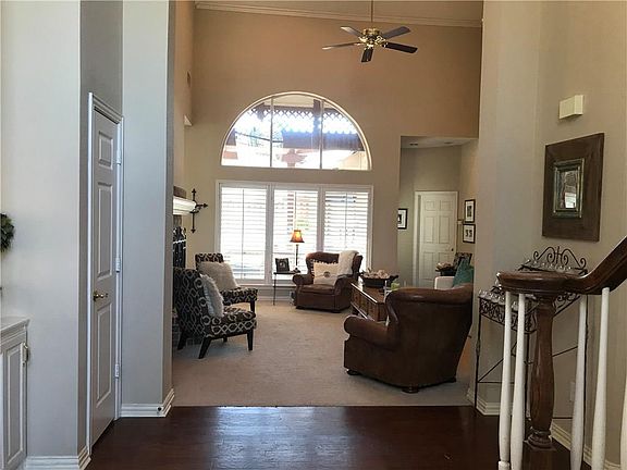 3rd image of 5903 Autumn Point Dr