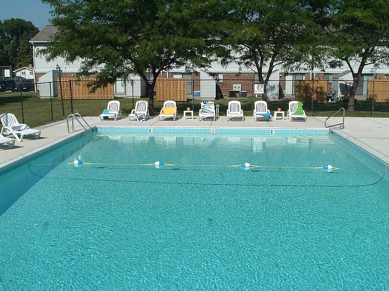 410 - WINDING BROOK APARTMENTS — Photo 37