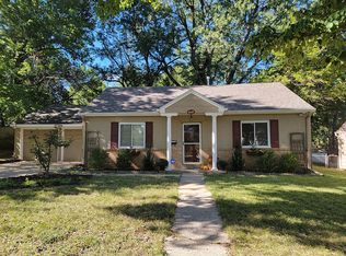 8660 Grande Pas Rd, Kansas City, MO 64114