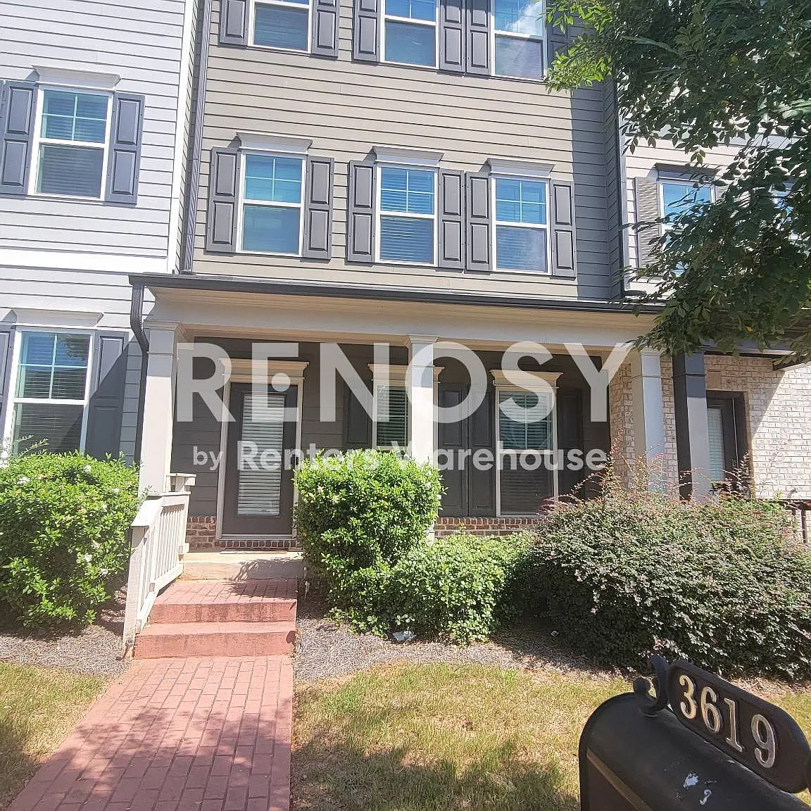 Beautiful 3 Bedroom 3.5 Bathroom with 3 Levels In Historic College Park! — Photo 1