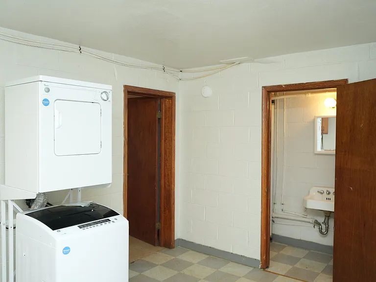 1883 University Cir — Photo 3