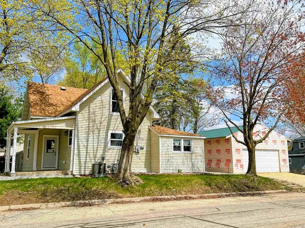 1222 S 7th Street, Prairie Du Chien, WI 53821