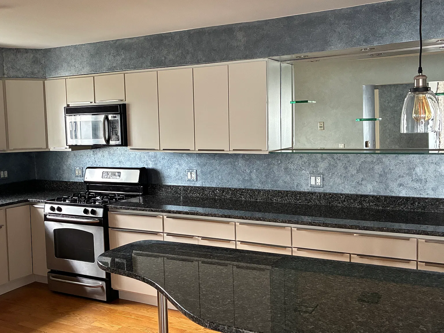 1 bed, 800 sqft, $1,650 — Photo 4