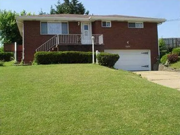 14236 Valley View Dr, White Oak, PA 15131