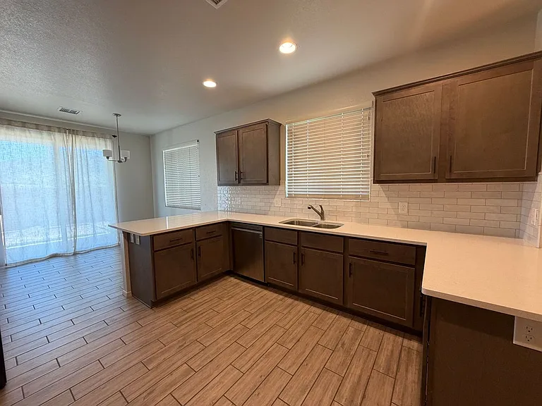 1864 Brookshire Dr — Photo 7