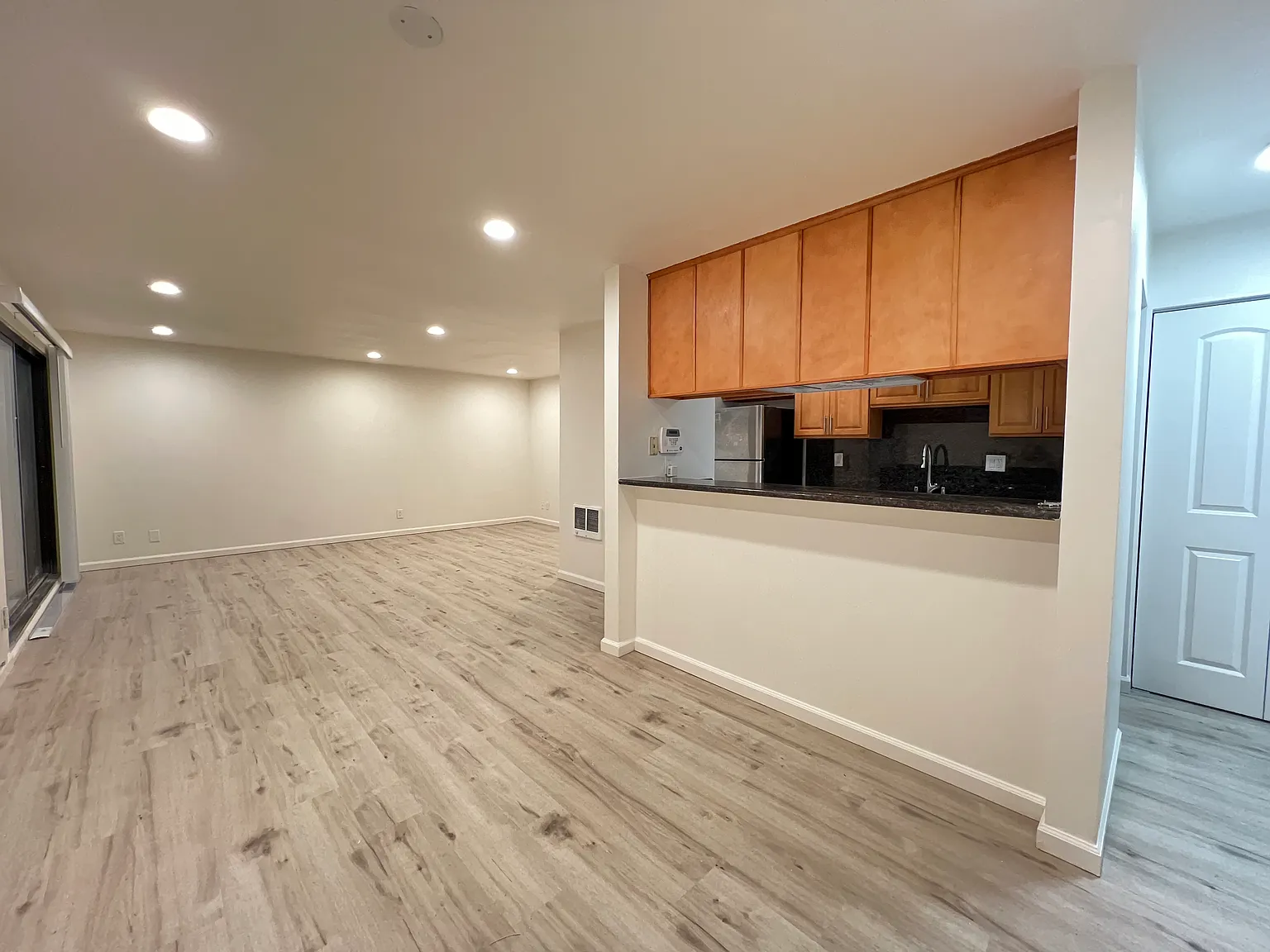 1 bed, 720 sqft, $3,000 — Photo 2